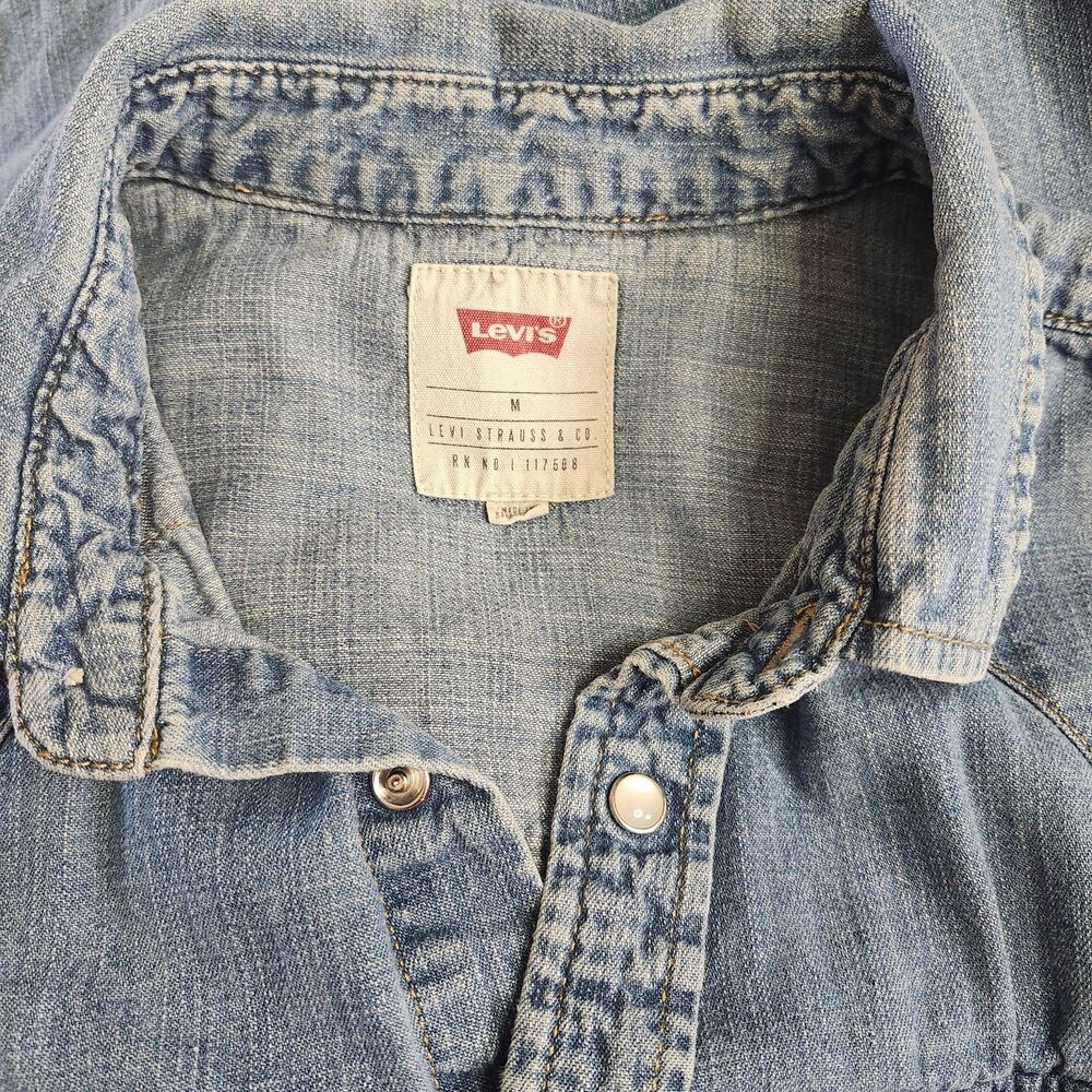Levis Denim Shirt Men Medium Blue Sawtooth Pearl Snap Long Sleeve Casual Classic - Picture 4 of 6